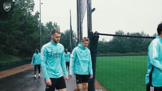 Arsenal stars prepare for Burnley trip